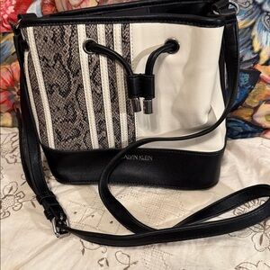 Calvin Klein Gabrianna bucket bag shoulder cream/ black snakeskin new Purse